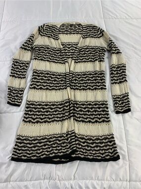 Pre loved LAURA cardigan womens size S